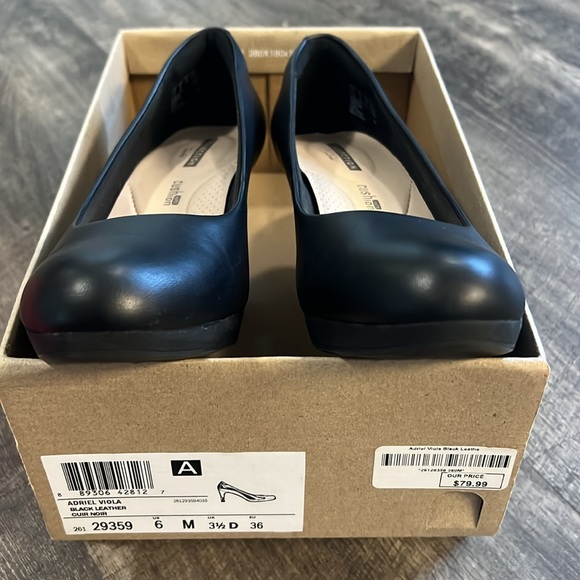 Clark’s “Adriel Viola” black leather heels size 6 - Picture 5 of 7